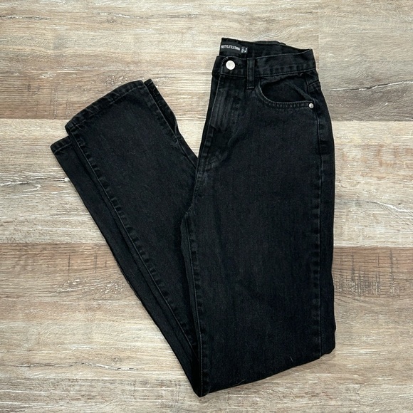PrettyLittleThing Washed Black High Waist Split Hem Jeans - Picture 3 of 4